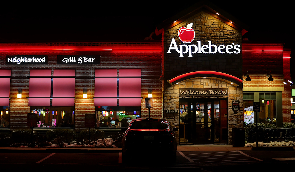 applebee-s-hostess-to-receive-100k-in-trans-bias-lawsuit-pechman-law-group